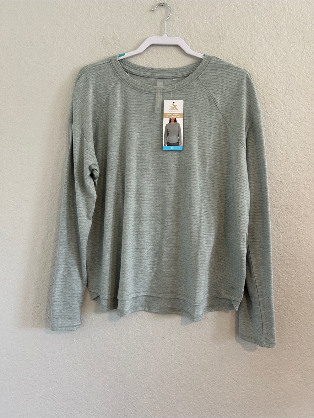 Super soft & cozy Long-Sleeve Heather Crew Shirt - Sage Green